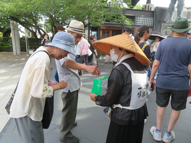 門前募金8月
